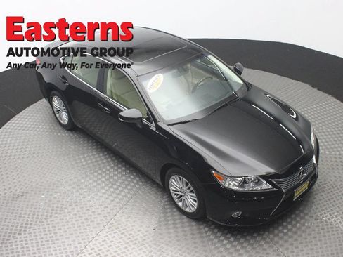 Used 2015 Lexus ES 350 w/ Luxury Package FWD image 3