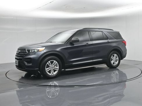 Certified 2022 Ford Explorer XLT RWD image 32