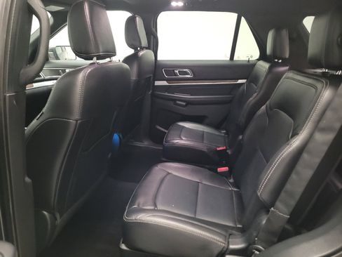 Used 2018 Ford Explorer Limited w/ Equipment Group 301A FWD image 18