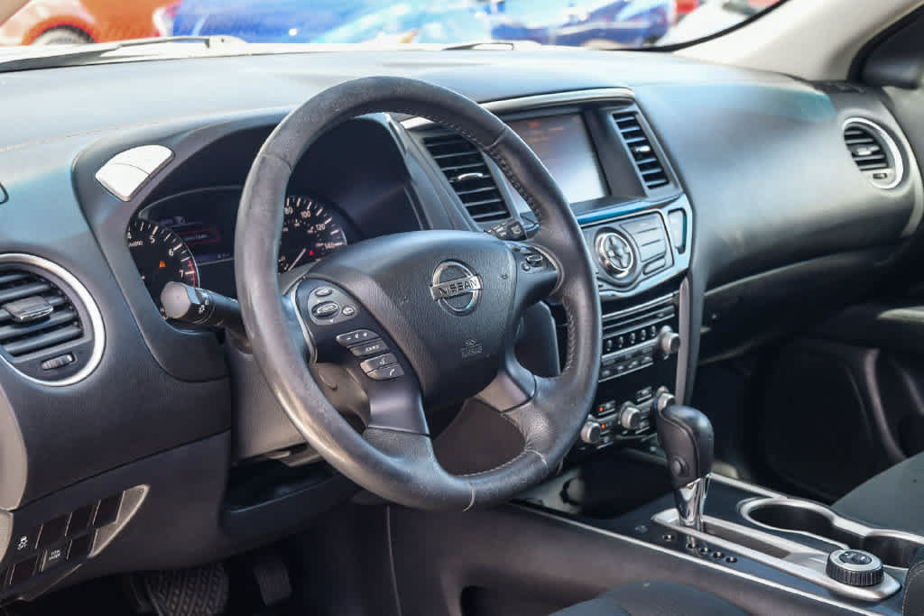 Used 2017 Nissan Pathfinder SV AWD/4WD image 15