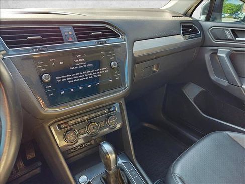 Used 2019 Volkswagen Tiguan SE w/ Panoramic Sunroof Package AWD/4WD image 12