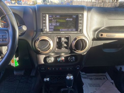 Used 2016 Jeep Wrangler Unlimited Sahara image 18