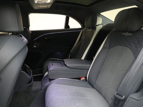 Certified 2025 Bentley Flying Spur Plug-In Hybrid image 20