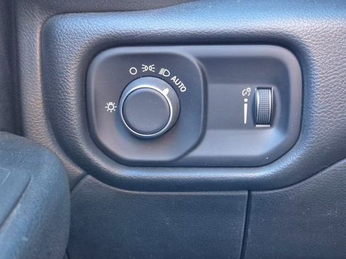 Used 2022 RAM 3500 Tradesman w/ Chrome Appearance Group image 16