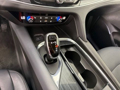 Used 2020 Buick Enclave Essence FWD image 17