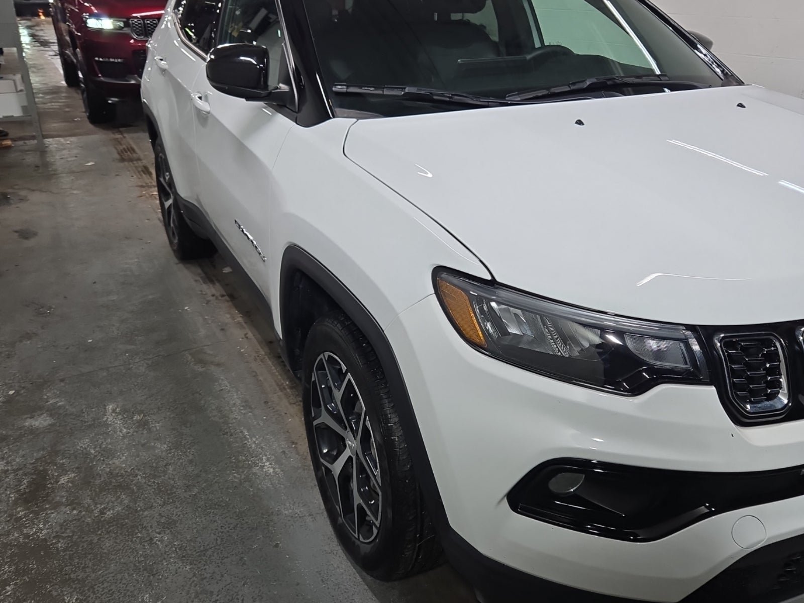 Used 2024 Jeep Compass Limited AWD/4WD image 2