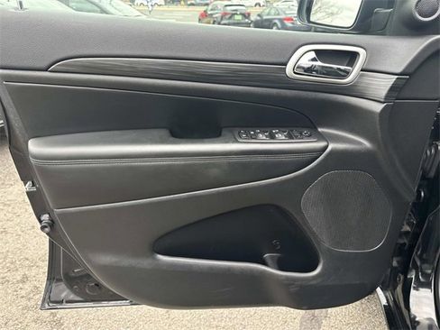 Certified 2022 Jeep Grand Cherokee Laredo X image 16