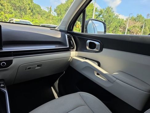 Certified 2025 Kia Sorento S w/ Panoramic Sunroof Package FWD image 9