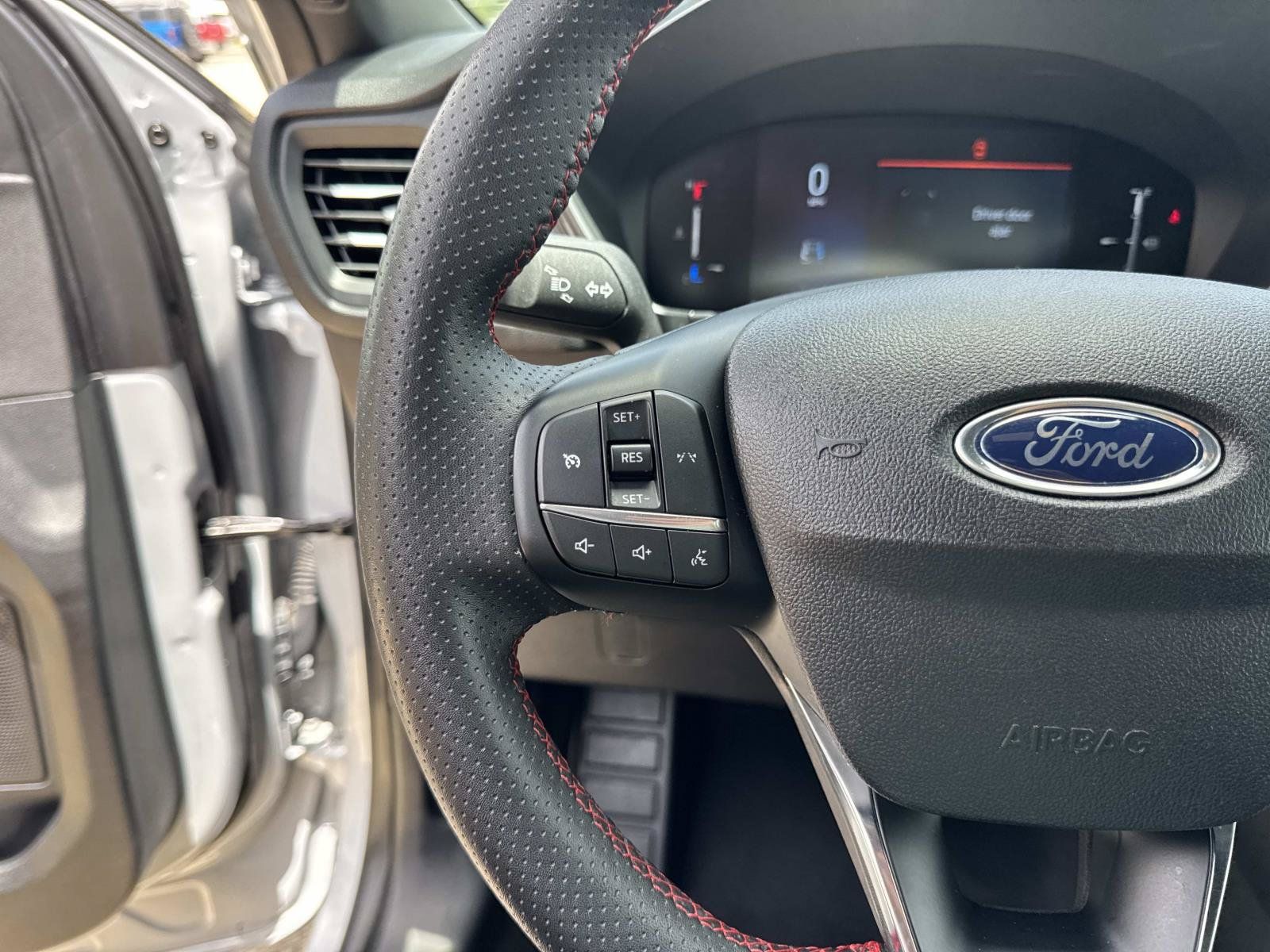 Used 2025 Ford Escape ST-Line FWD image 22