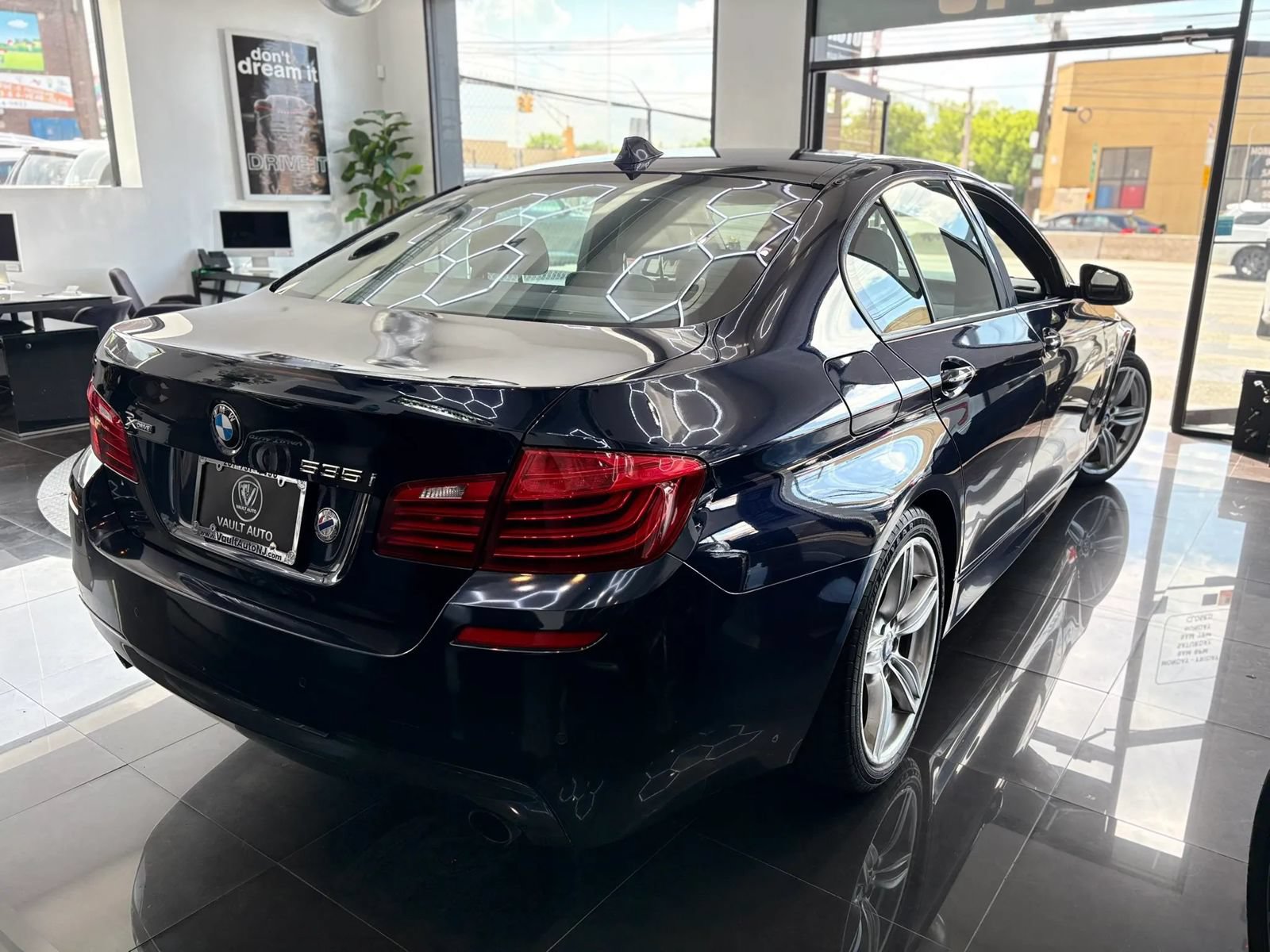 Used 2014 BMW 535i xDrive Sedan AWD/4WD image 4