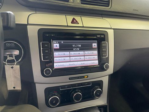 Used 2010 Volkswagen CC Sport image 29