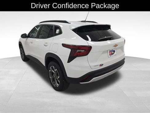 New 2026 Chevrolet Trax LT w/ Sunroof Package image 4