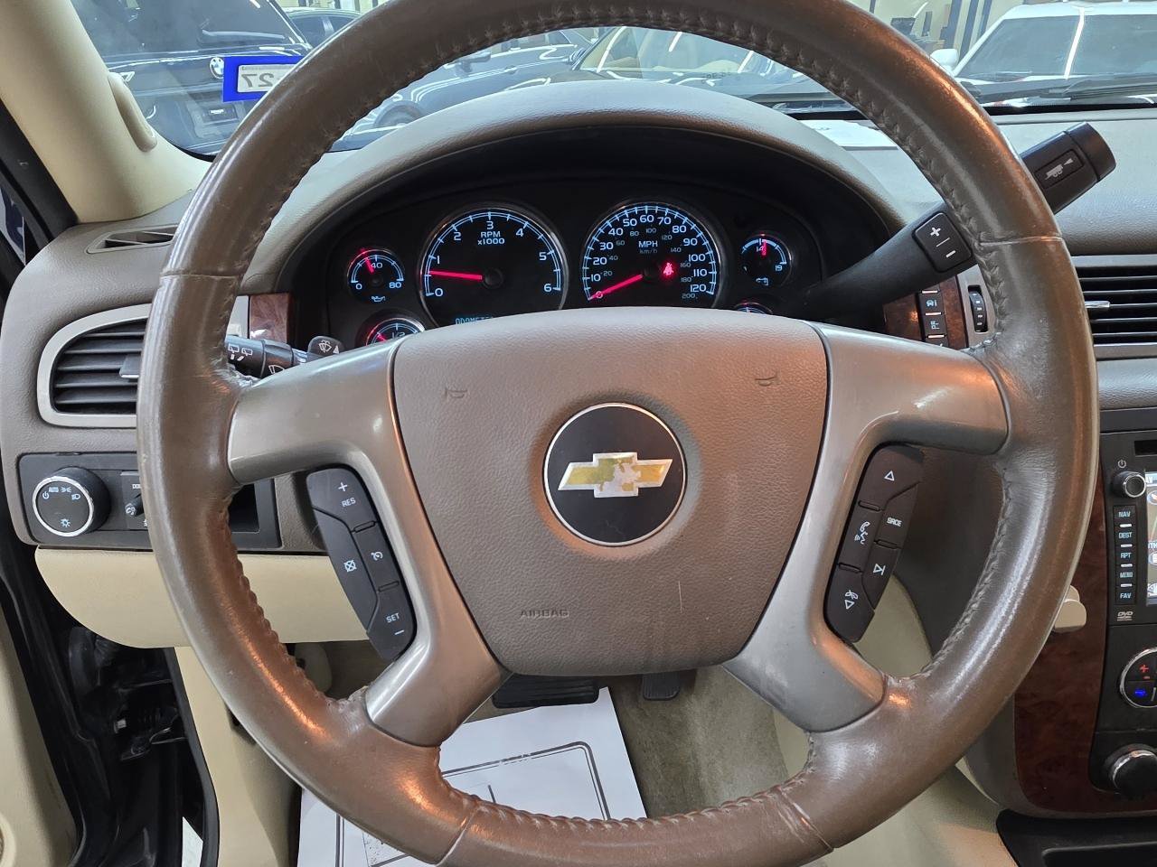Used 2013 Chevrolet Suburban LT RWD image 29