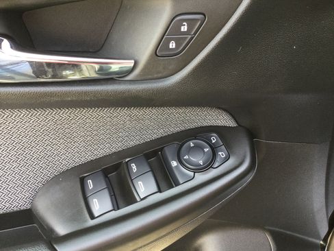 Used 2025 Chevrolet TrailBlazer LT w/ LT Cold Weather Package AWD/4WD image 8