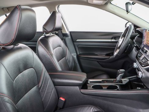 Used 2024 Nissan Altima 2.5 SR w/ SR Premium Package image 27