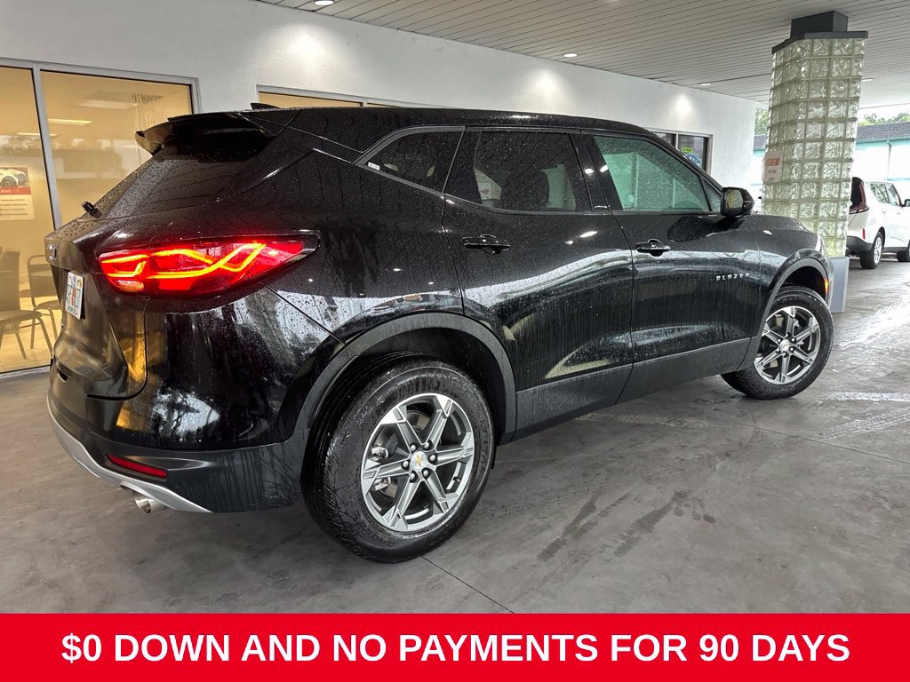Used 2025 Chevrolet Blazer LT FWD image 3
