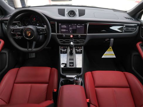 Certified 2025 Porsche Macan image 34