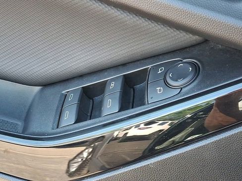 Used 2025 Chevrolet Equinox LT FWD image 18