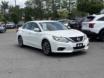 Used 2016 Nissan Altima 2.5 SL w/ Moonroof Package