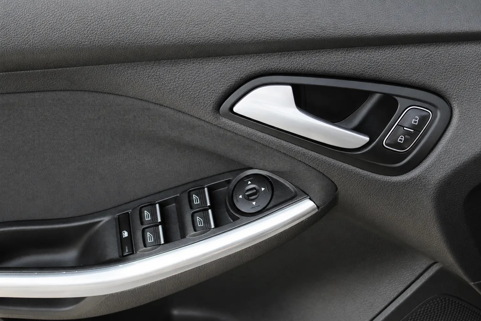 Used 2015 Ford Focus ST w/ Equipment Group 402A FWD image 9