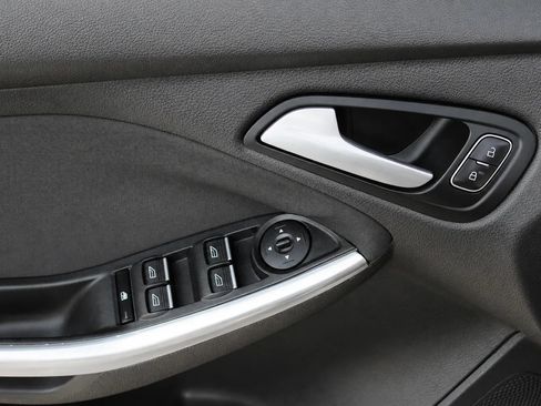 Used 2015 Ford Focus ST w/ Equipment Group 402A FWD image 9
