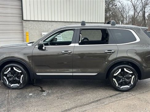 Used 2024 Kia Telluride S w/ S Sunroof Package image 9