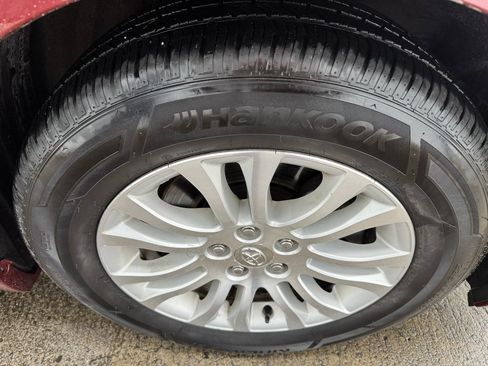 Used 2014 Toyota Sienna XLE image 23