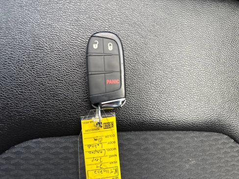 Used 2024 Jeep Compass Latitude AWD/4WD image 22