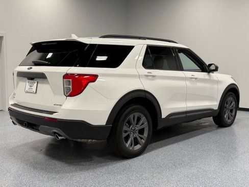 Used 2022 Ford Explorer XLT w/ Equipment Group 202A AWD/4WD image 12