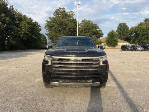 Used 2025 Chevrolet Silverado 1500 High Country AWD/4WD image 2