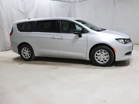 New 2026 Chrysler Voyager LX image 6