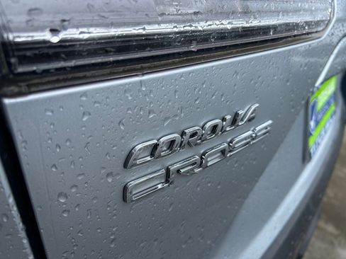 Used 2024 Toyota Corolla Cross XLE w/ Convenience Package AWD/4WD image 32