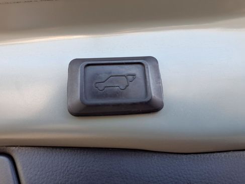 Used 2022 Toyota RAV4 XLE Premium AWD/4WD image 27
