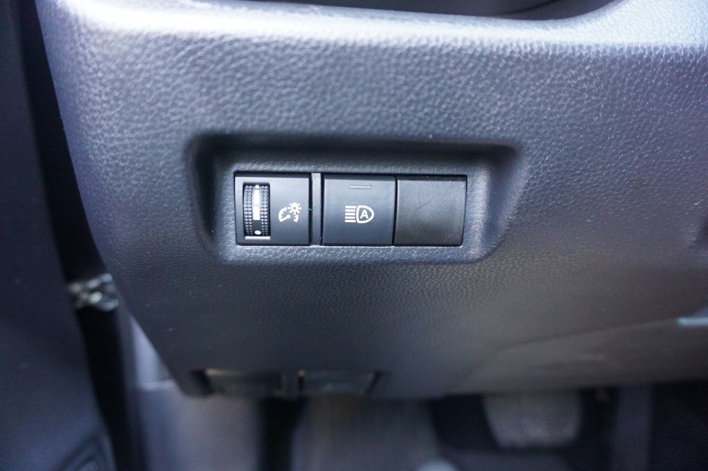 Used 2021 Toyota RAV4 XLE FWD image 5