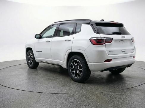 Used 2025 Jeep Compass Trailhawk AWD/4WD image 6