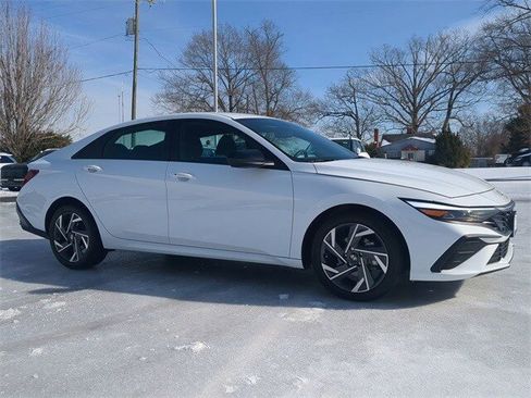 Certified 2025 Hyundai Elantra Sport image 2