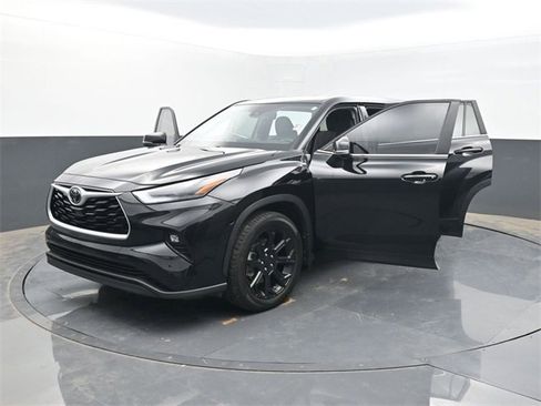 Used 2023 Toyota Highlander LE image 52