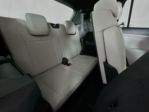 Used 2022 Volkswagen Tiguan SE R-Line FWD image 31