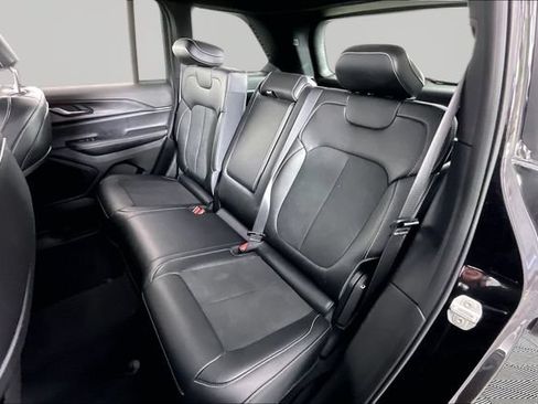 Used 2024 Jeep Grand Cherokee Altitude AWD/4WD image 21