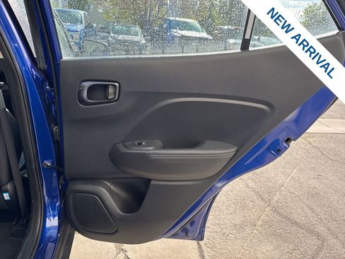 Used 2022 Hyundai Venue Limited image 12