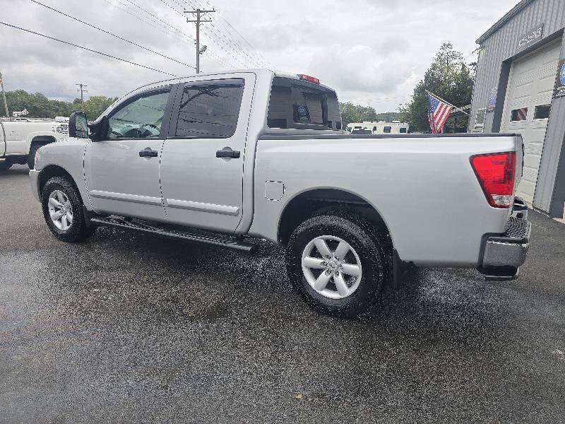 Used 2012 Nissan Titan SV w/ SV Premium Utility Pkg AWD/4WD image 4
