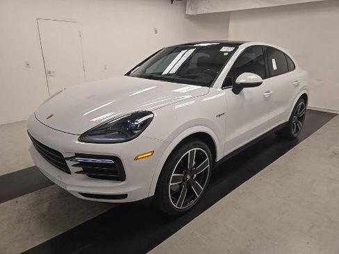 Used 2023 Porsche Cayenne Coupe AWD/4WD image 3