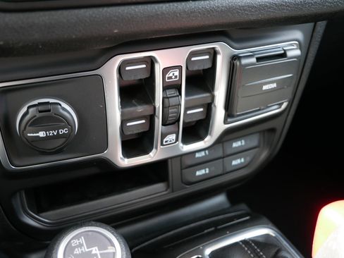 New 2026 Jeep Gladiator Sport AWD/4WD image 16