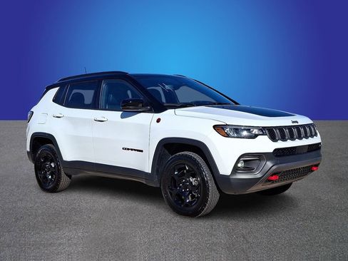 Used 2024 Jeep Compass Trailhawk image 3