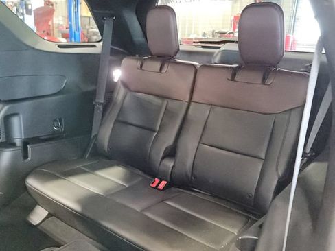 Used 2022 Ford Explorer Platinum w/ Equipment Group 601A AWD/4WD image 23