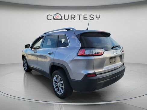 Used 2021 Jeep Cherokee Latitude Plus FWD image 2