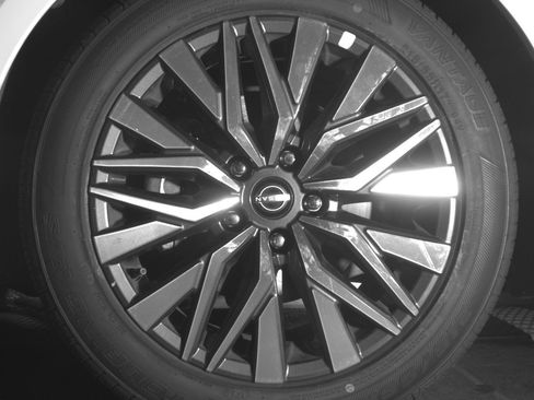 Used 2025 Nissan Altima 2.5 SV FWD image 15