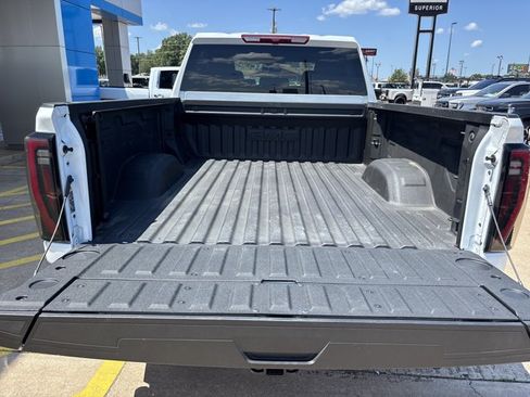 Used 2025 GMC Sierra 2500 AT4 AWD/4WD image 6