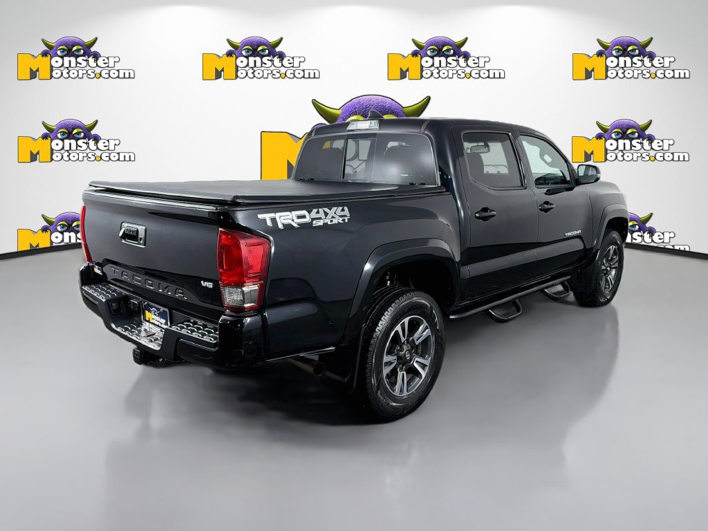 Used 2017 Toyota Tacoma TRD Sport AWD/4WD image 5