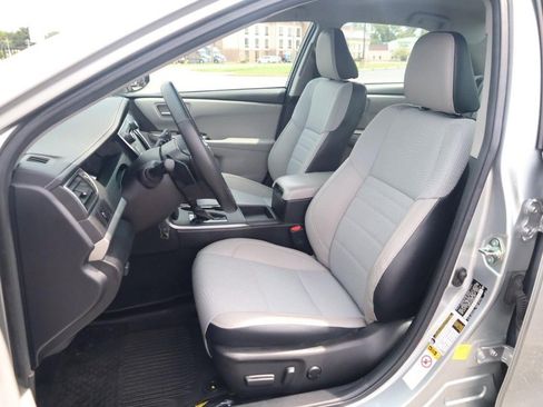 Used 2016 Toyota Camry SE FWD image 19